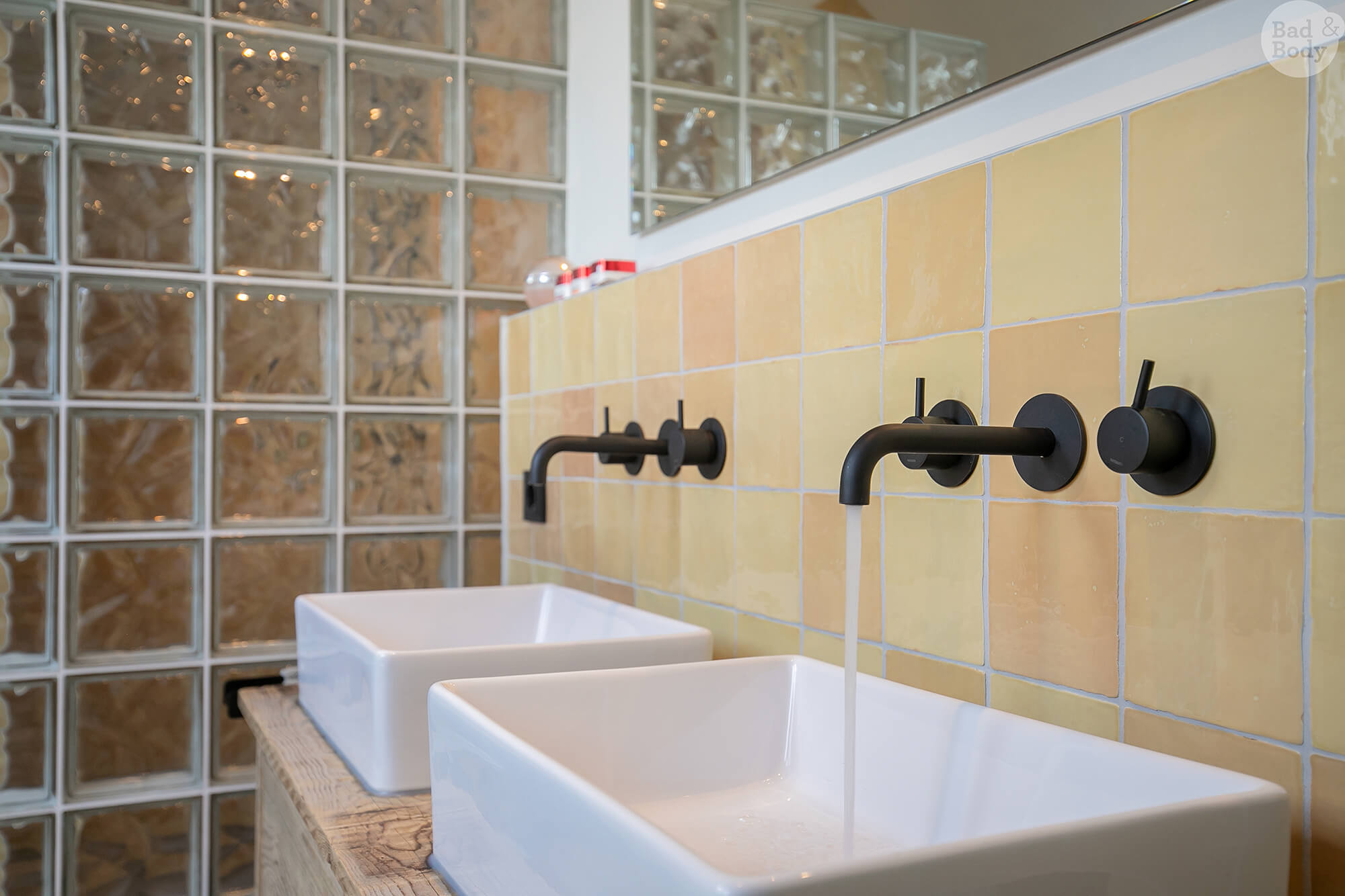 03_CenG_Badkamer_Hout_Geel_Van-Esch
