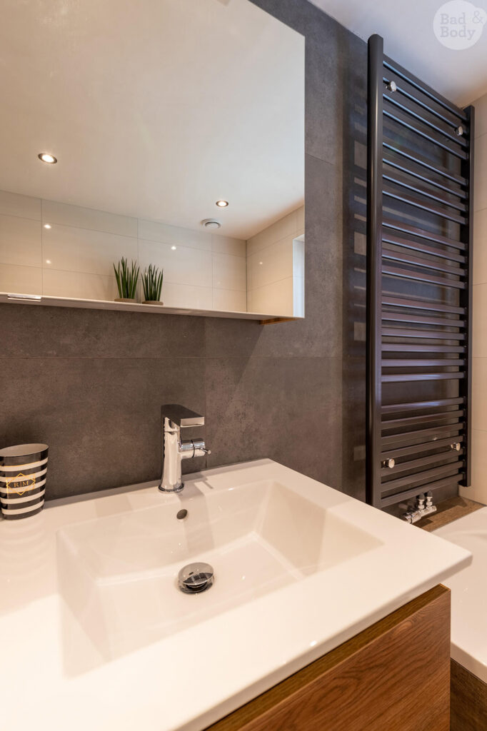 18_2020_CenG_DeGeijter_Houtgrijswit_Badkamer_L_HR